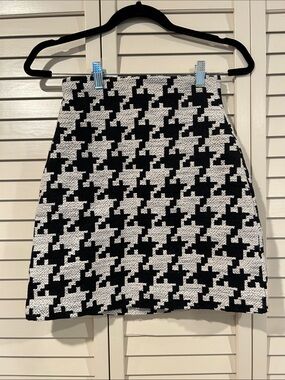 H&M Black and White Houndstooth Mini Skirt Size 4